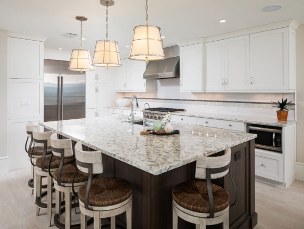 Luxury Beachfront Retreat on Bonita Beach - Unforgettable Family Getaway